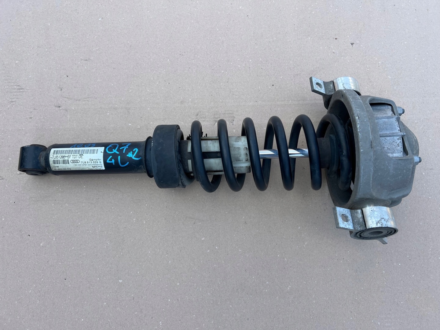 AUDI Q7 4L shock absorber rear part left right rear 7L8512021BF
