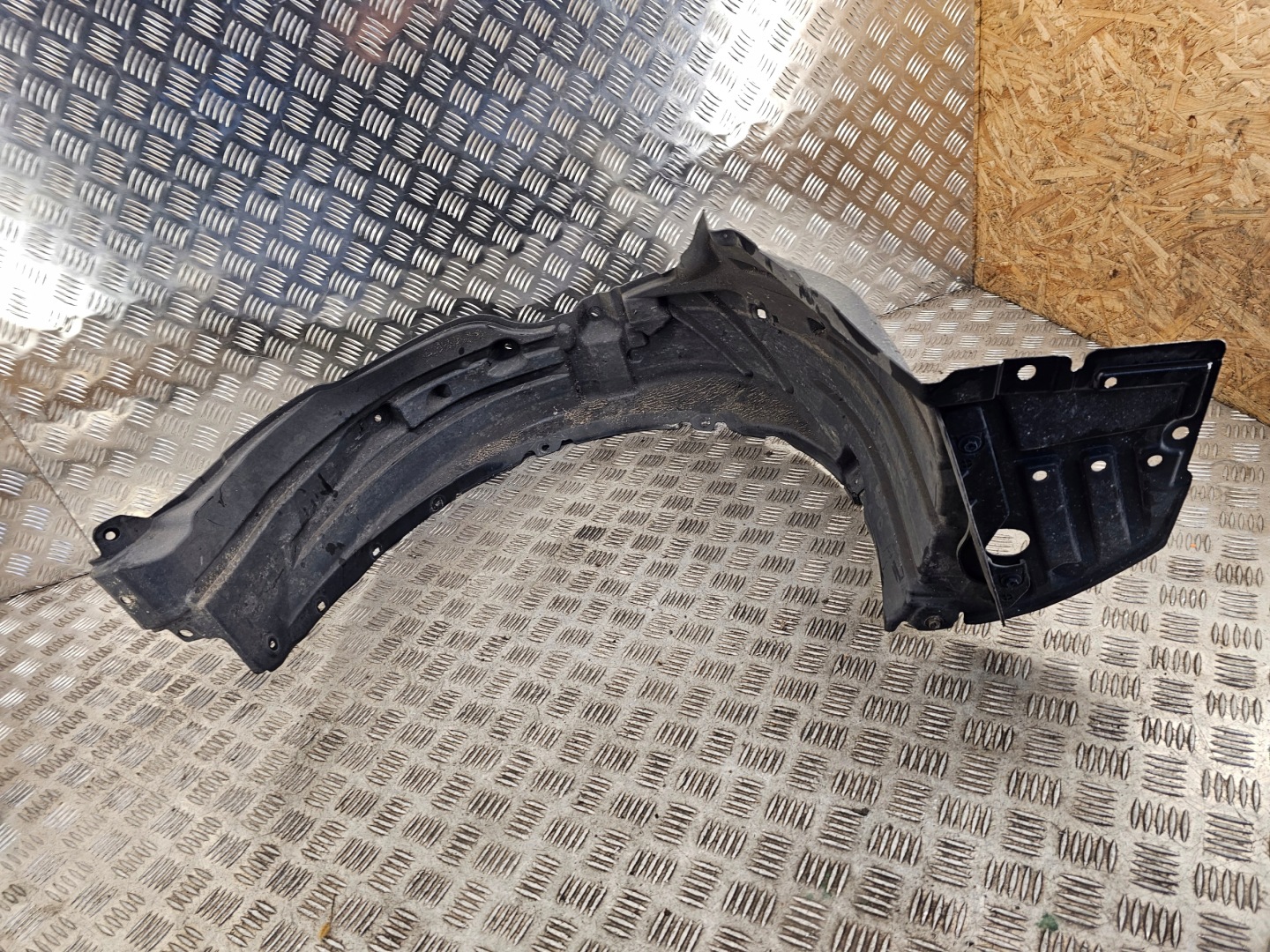 TOYOTA YARIS lV mudguard left front 53876-K0020