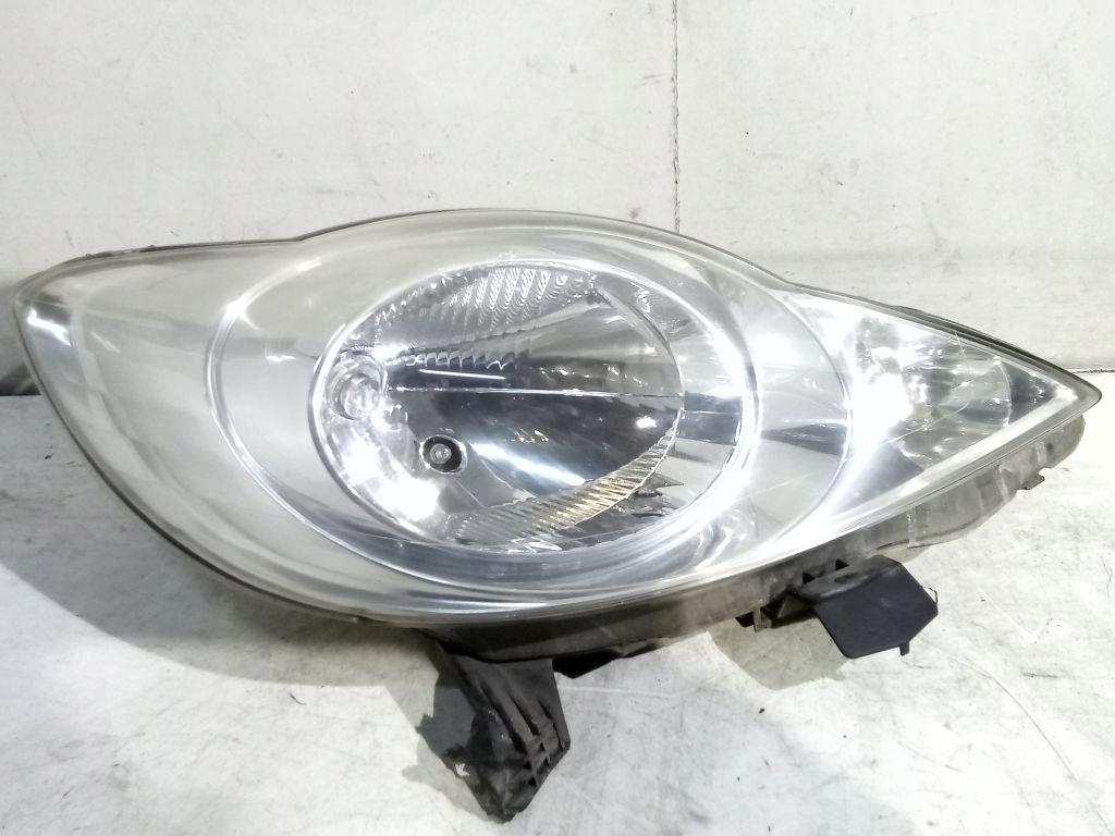 Peugeot 107 light right front front