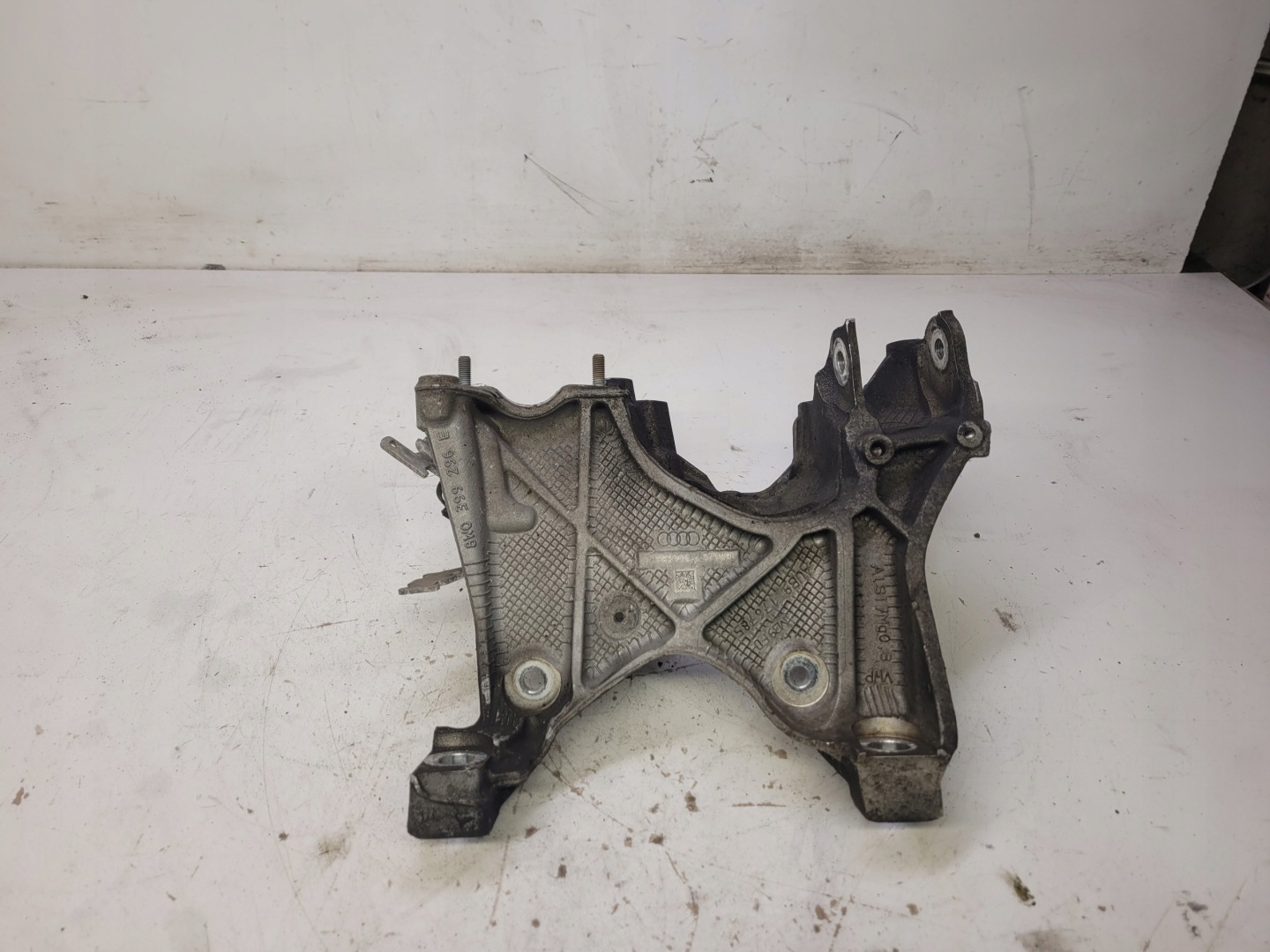 engine mount console right AUDI A4 A5 8W0399296E