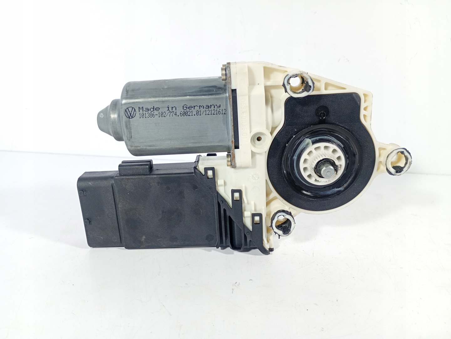 VW Golf IV 4 97-06 engine mini motor windows left front OE 105415301
