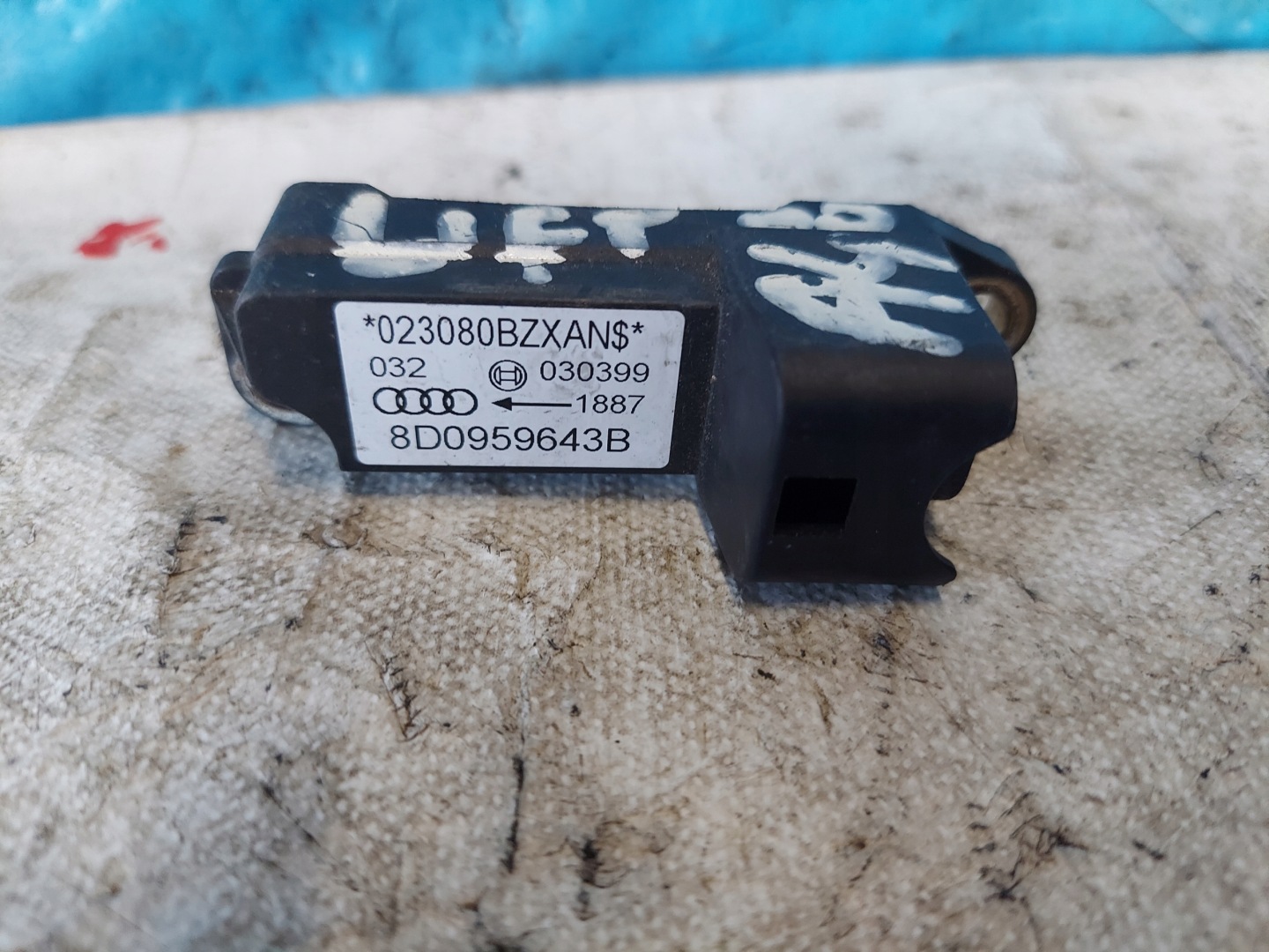 A4 B5 LIFT 8D0959643B crashsensor drucksensor BOCZNEGO