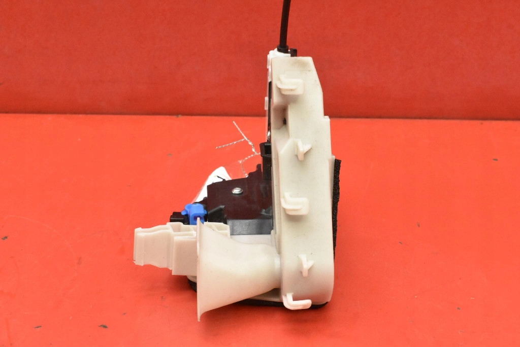 lock door left front front EU 813C0BE000 HYUNDAI KONA 2 II 22