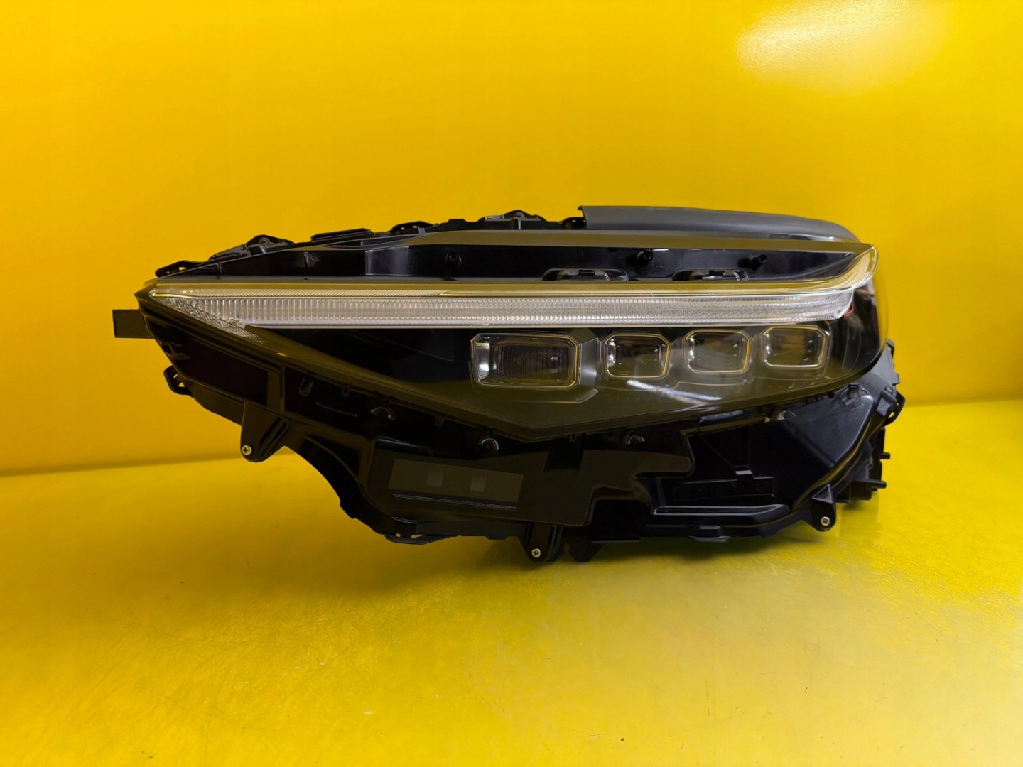light left front Toyota BZ4X Full Led 2022