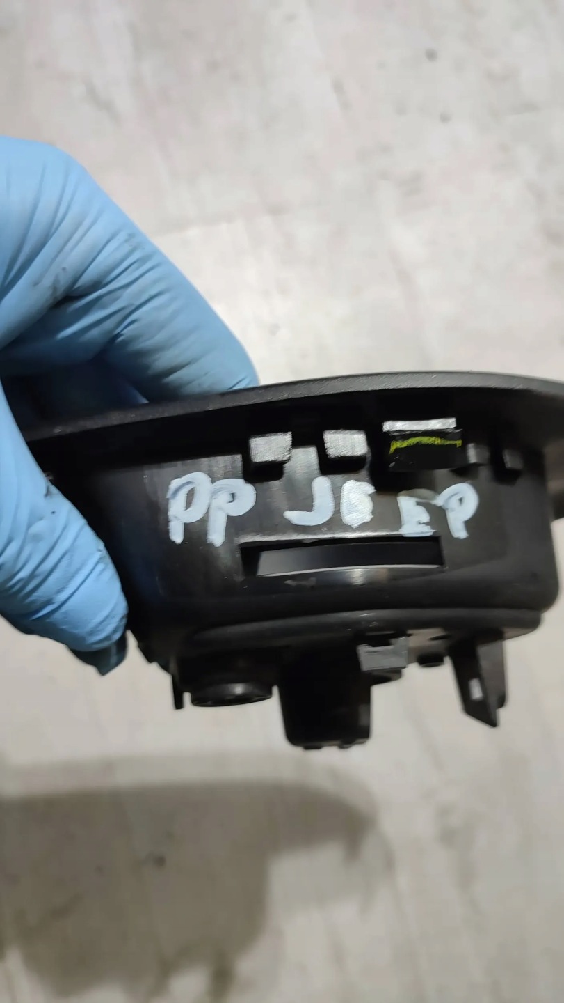 Jeep Cherokee KL 15r. 2.0d cover handles wewnetrznej right front