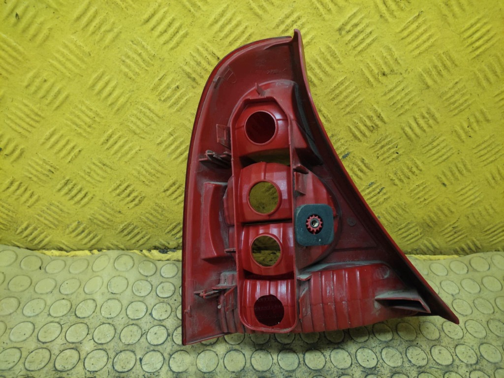 RENAULT CLIO II light right rear part 8200071414