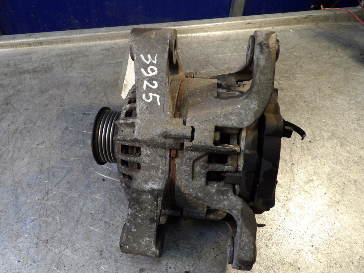 Opel Corsa C alternator 0124225018 24437119