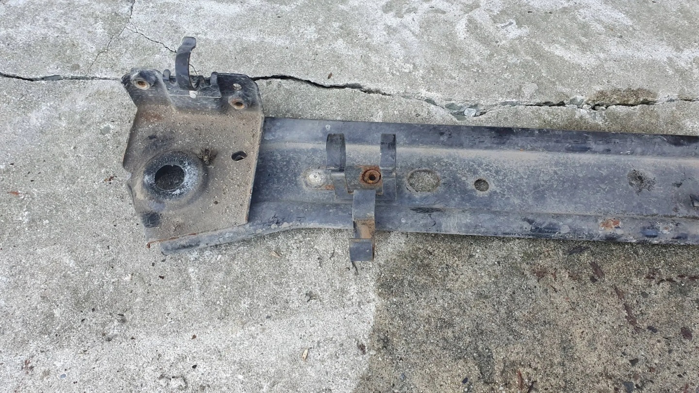 Renault Fluence 1.5 DCI sider lower below radiator