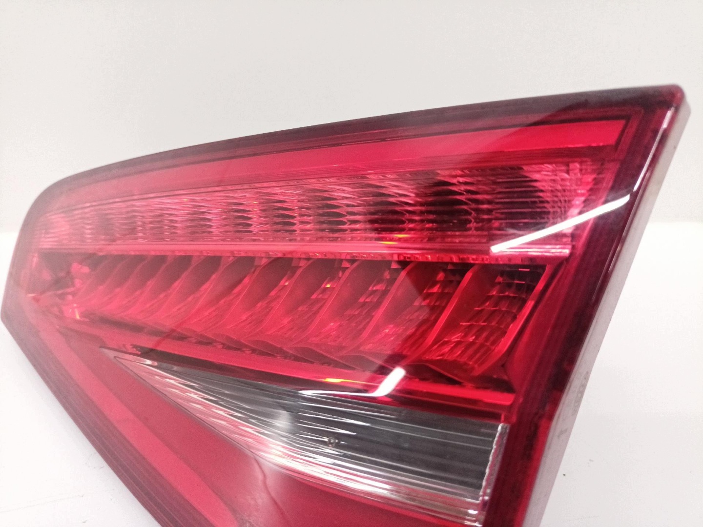 light rear to the bonnet right side Audi A4 B8 facelift 2012 2SD01091702