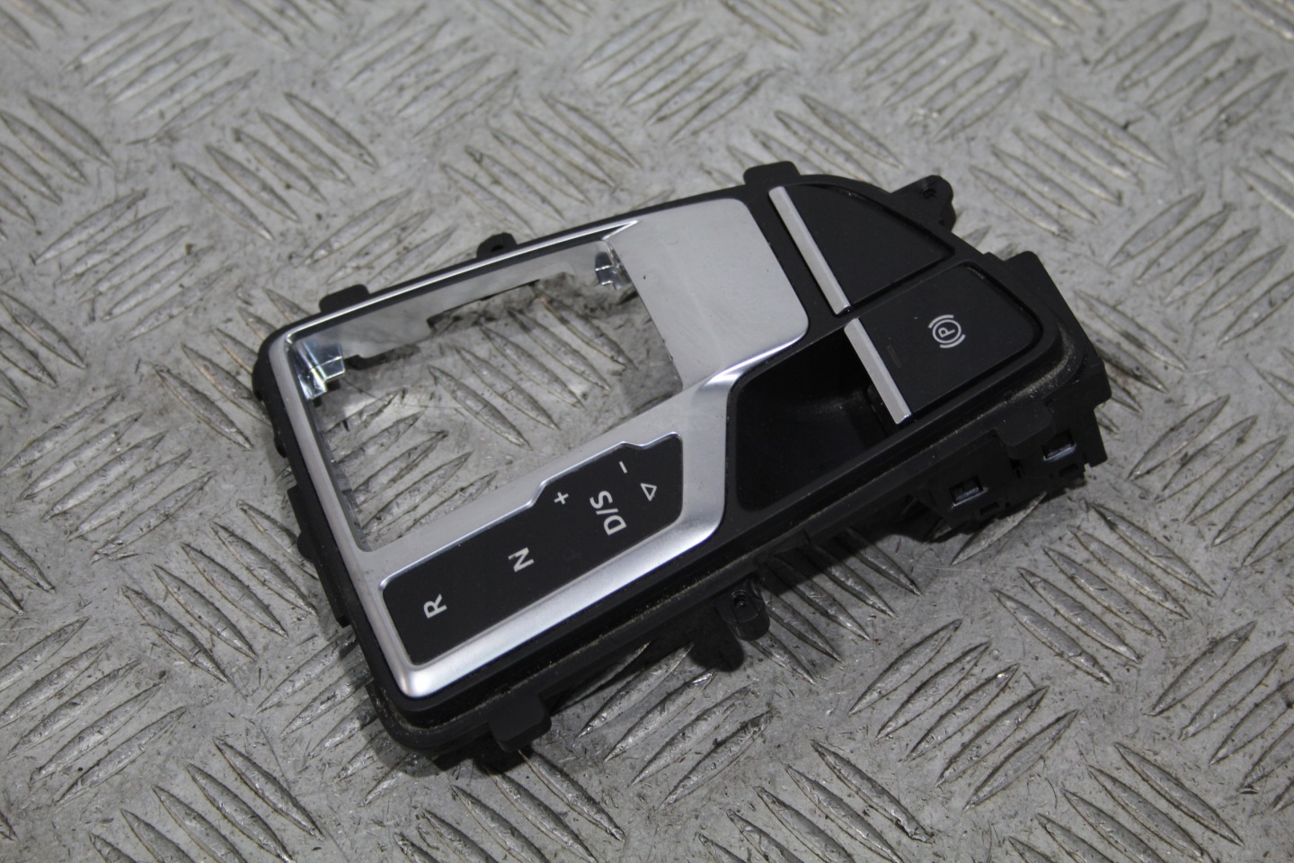 frame PANEL changes of the gear AUDI A4 B9 8W 8W0 8W9