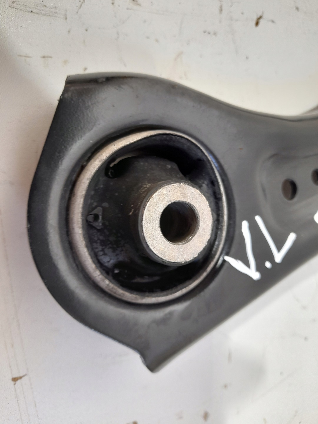 VOLKSWAGEN POLO arm front left 2Q0407151D (Q37)