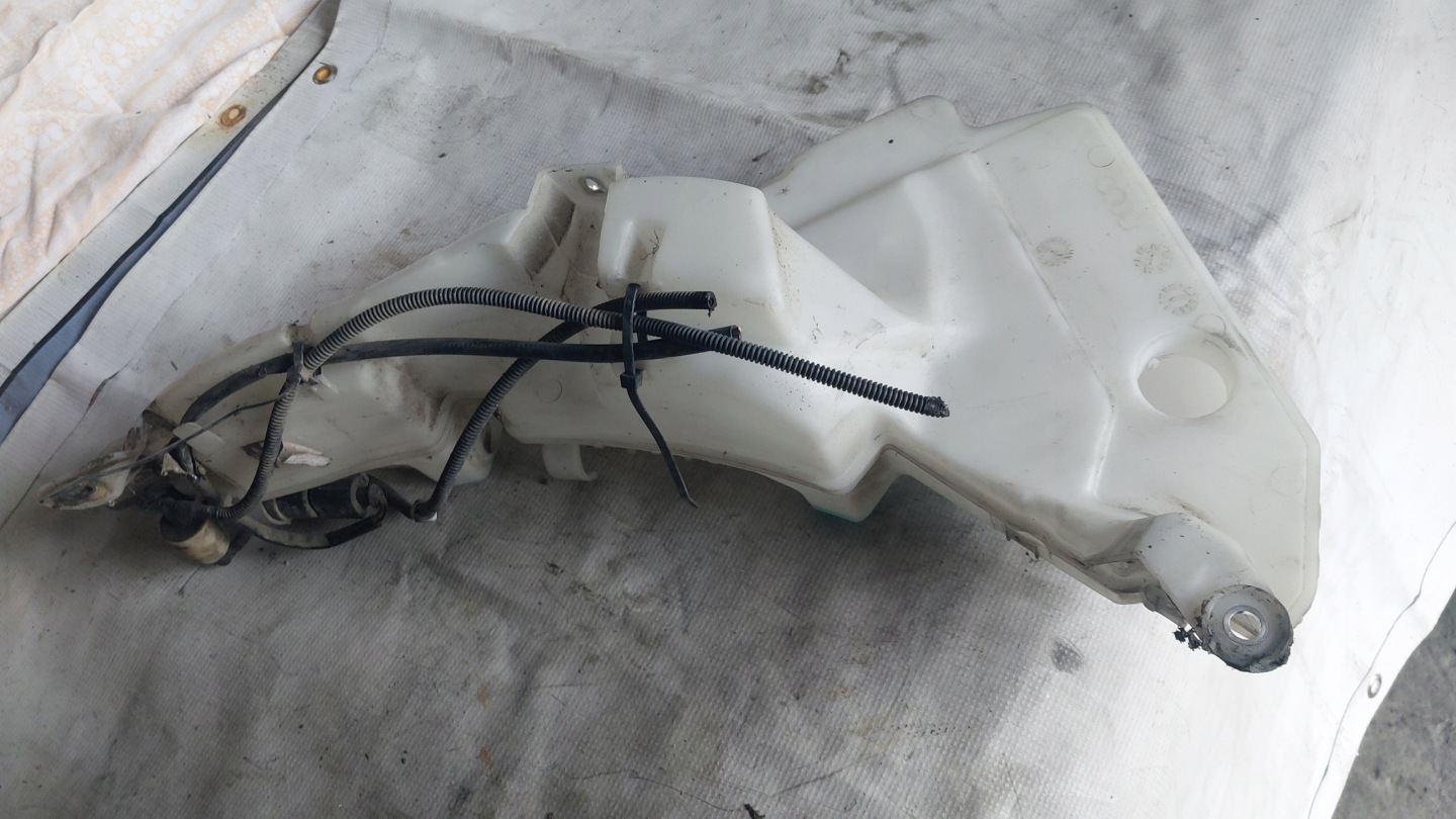 tank of the washer AUDI A6 C6 KOMBI 04-11 4F0955453J 4F0955453K