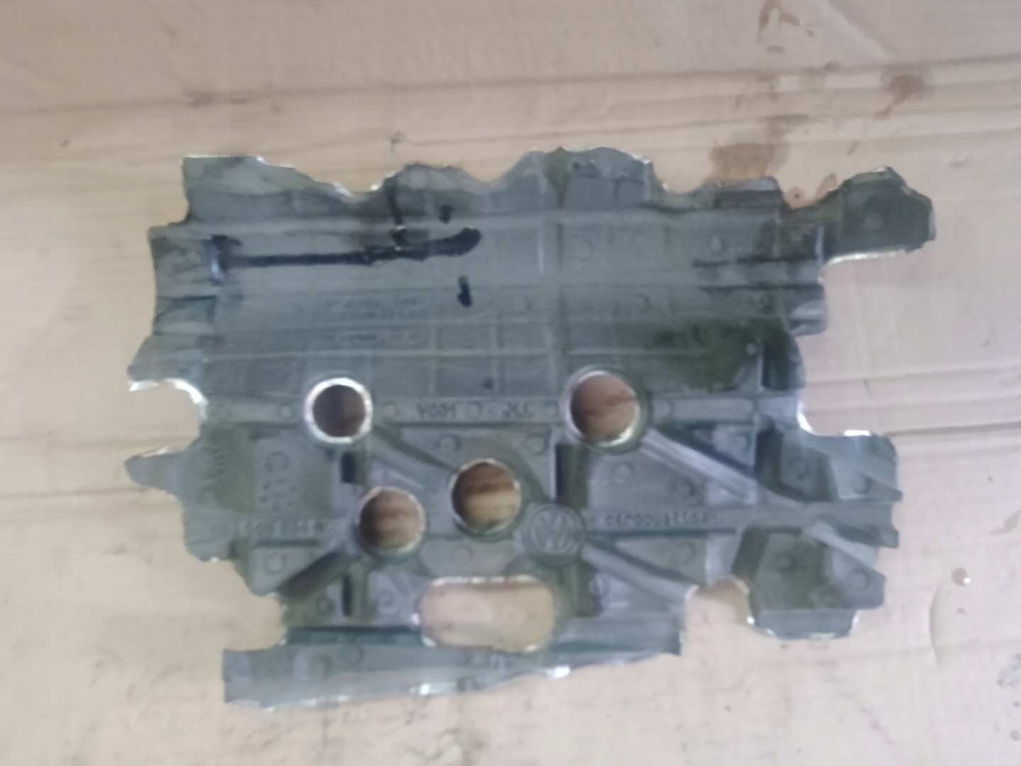 kryt termiczna pokrywy MOTORU Audi A6 C8