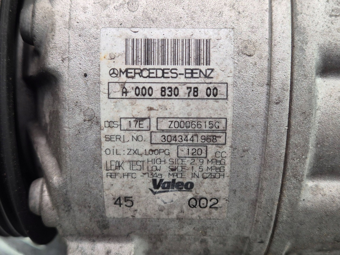 Mercedes E200 CGI W212 compressor; compressor of the air conditioning A0008307800