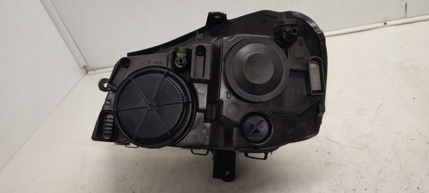 light front front right VW Polo 9N LIFT