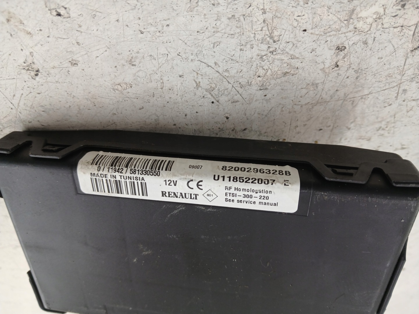 DACIA SANDERO et Unité commande confort 8200296328B