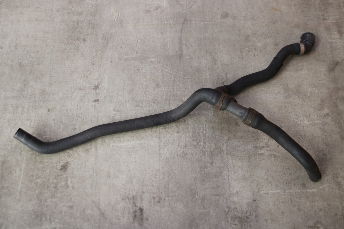 BMW E81 E82 E87 E90 E91 E60 X1 E84 N52 N53 cijev crijevo prijenos vode 7526941