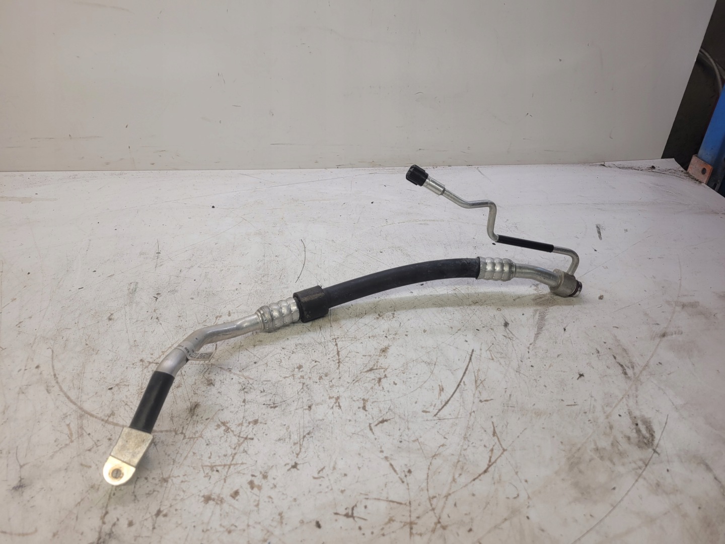 vedení hadice klimatizaci AUDI A4 B9 A5 8W1820740F