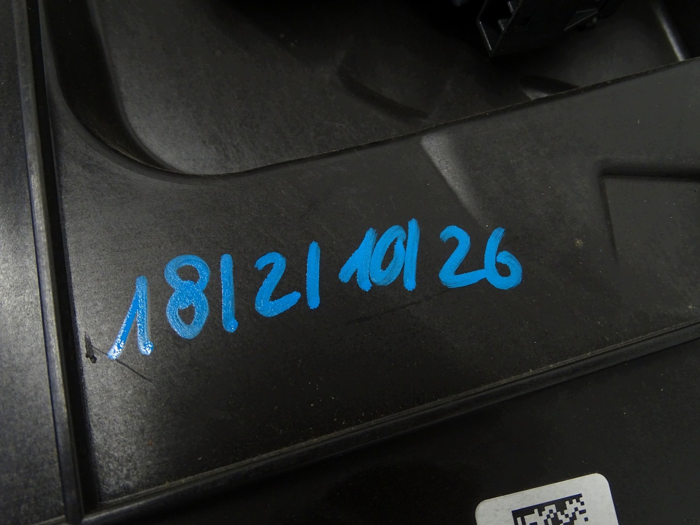 mécanisme essuie glaces arrière de gauche portière TESLA MODEL 3 1096622-90-K