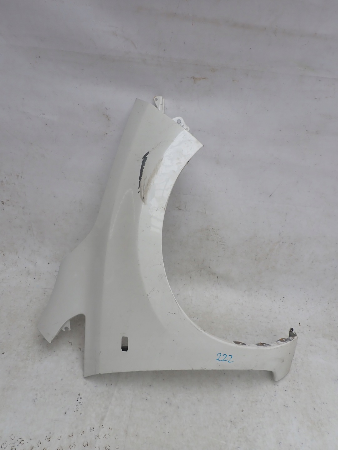 NISSAN LEAF and 10- fender right front front