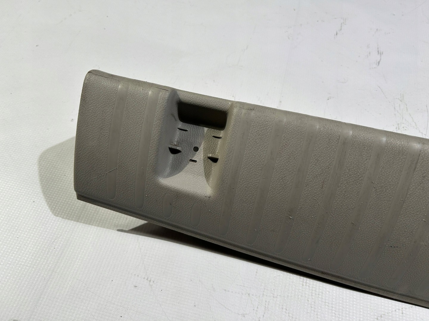 cover of the threshold supports boot covering side Chrysler Pacifica 2017r