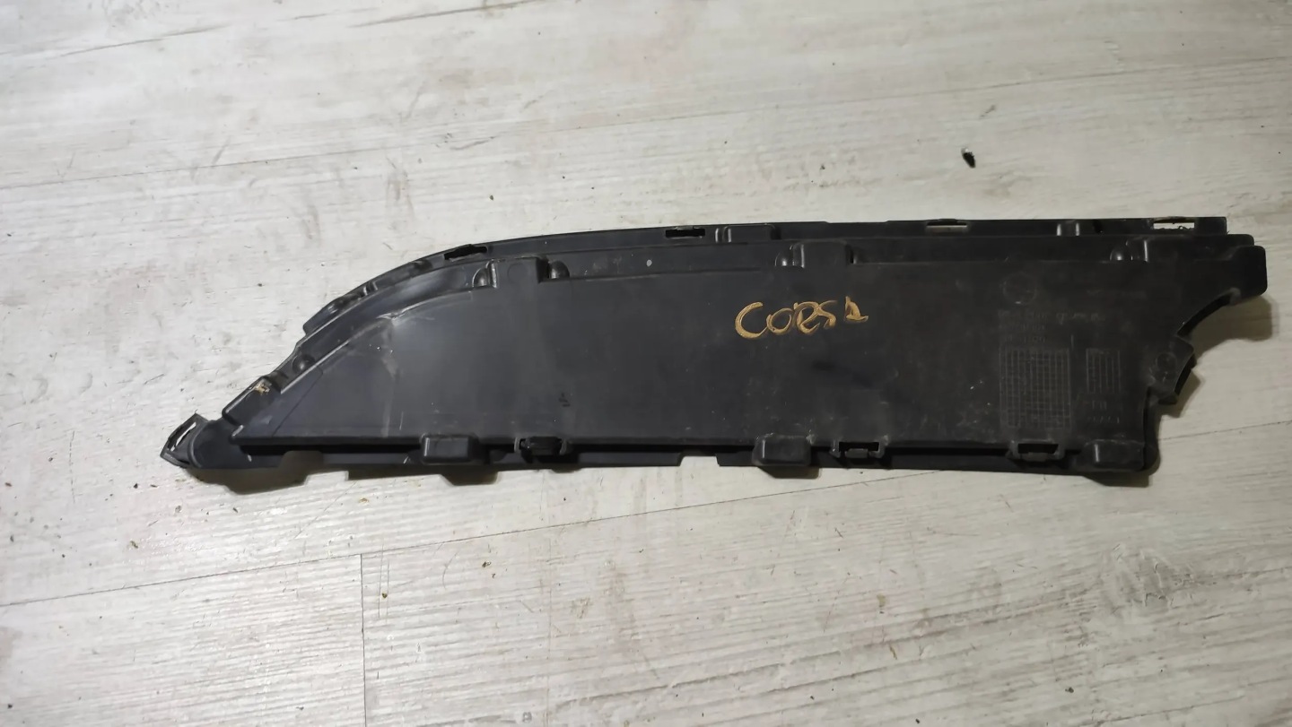 Opel Corsa F 1.2 22r. Grille Couvre