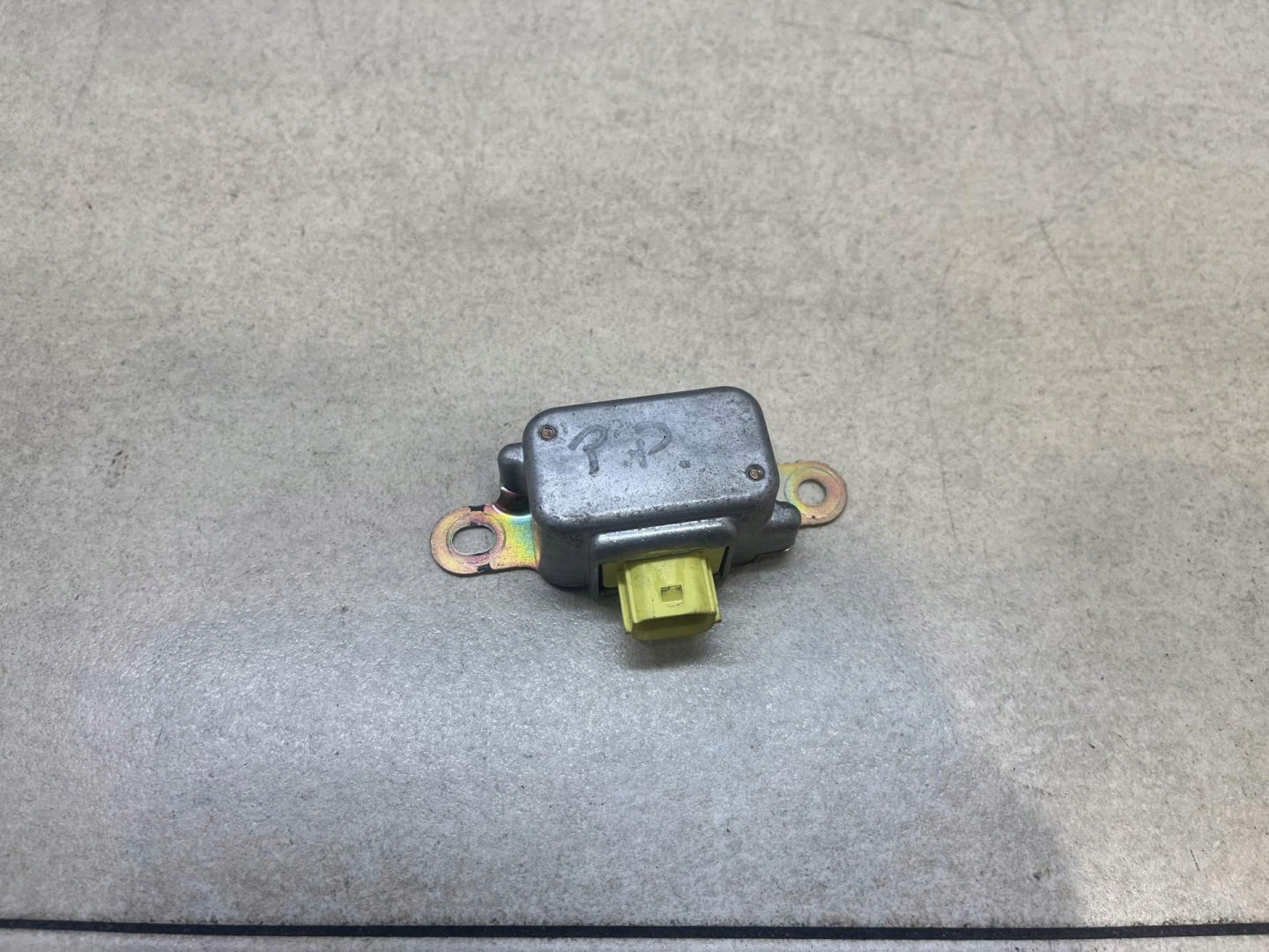 sensor SENSOR of the collision left,right MAZDA MPV 2.0 D LC6257KC0B