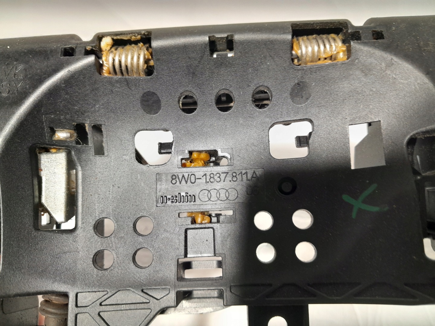 AUDI A4 B9 handle lock door left rear part 8W0837811A