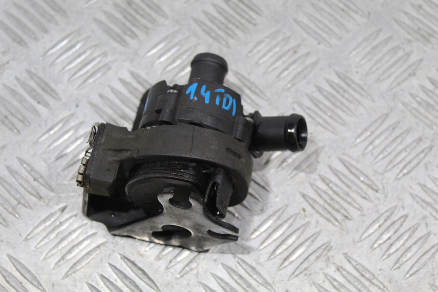 PUMPA CIRKULACIJE VODE AUDI A1 8X0 8XA FL