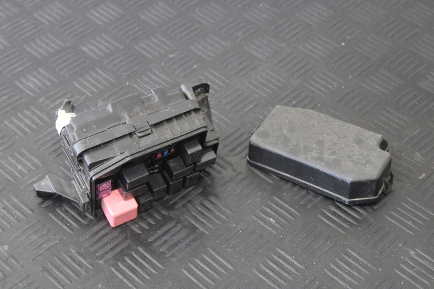 MODULE FUSIBLES BOÎTE MITSUBISHI ECLIPSE CROSS LIFT