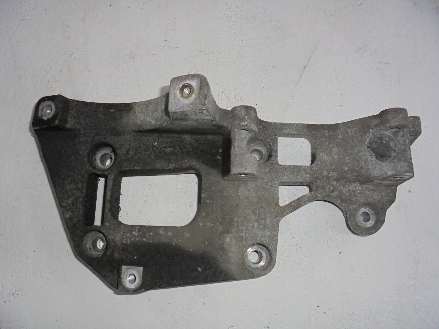 VW GOLF V ALTEA HOLDER HOLDER ALTERNATOR