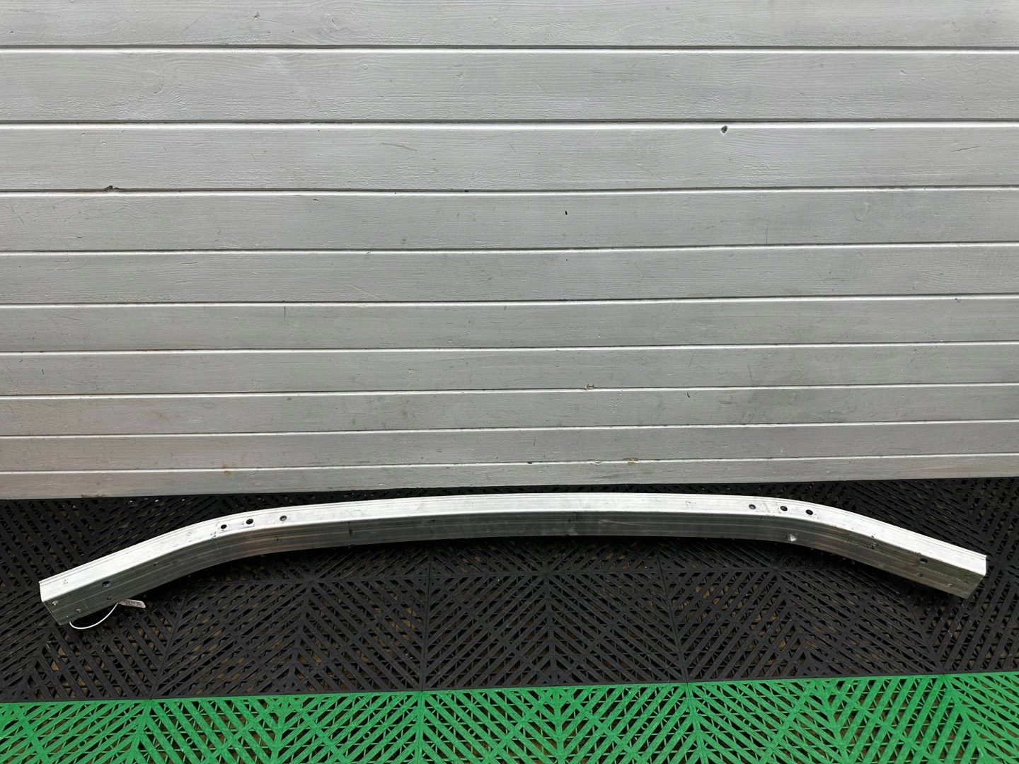 pillar of a bumper (sider) front BMW 2 Active Tourer U06 8737232