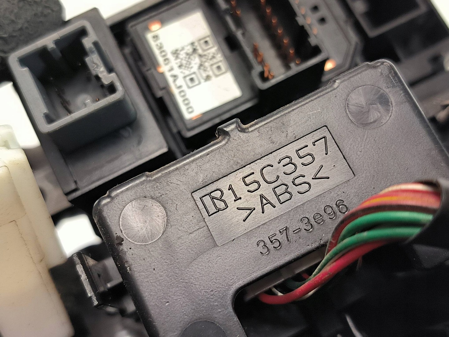 tlačítko elektrická brzda 83061AJ000 SUBARU OUTBACK IV