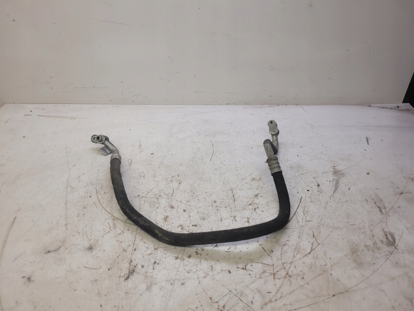 vedení hadice klimatizaci AUDI A4 B8 A5 8T0260701M