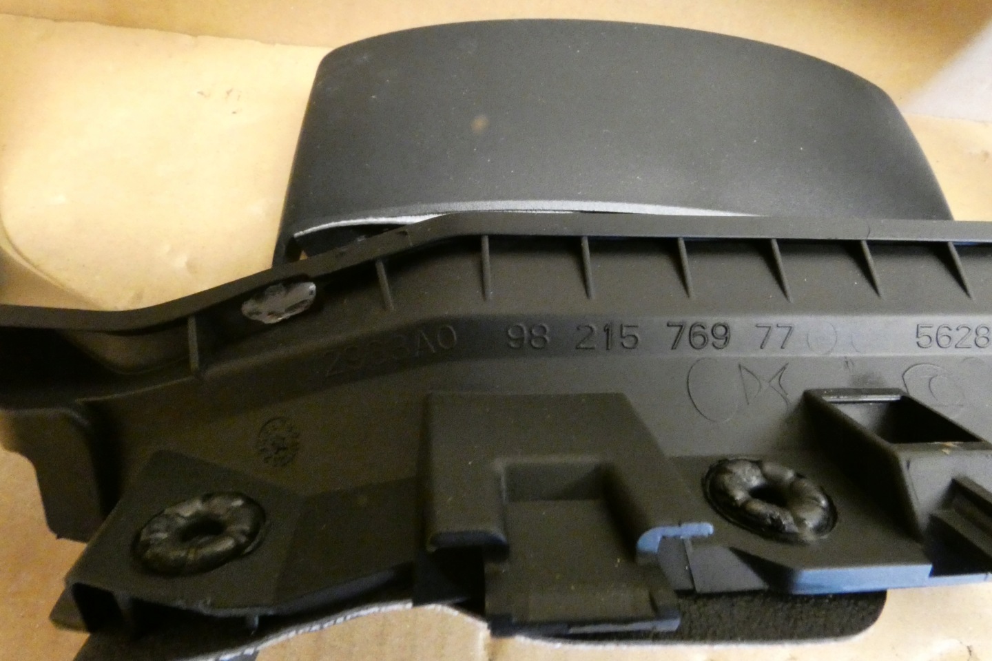 RÁM Obal budíka Citroen DS7 9821576977