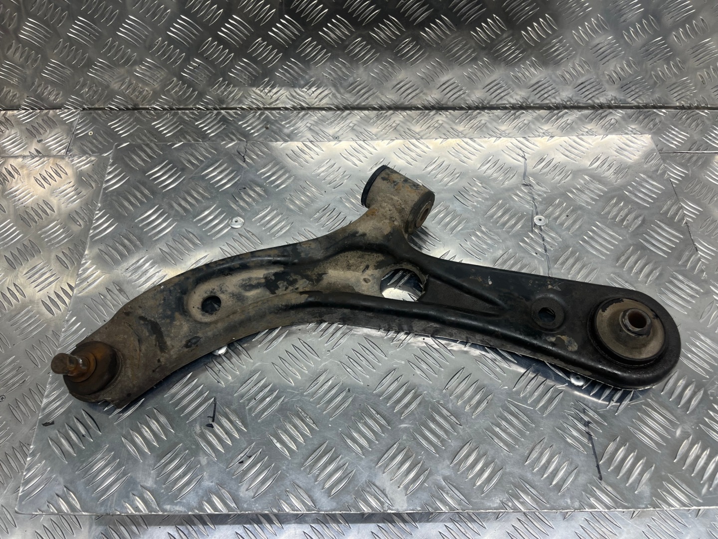 Querlenker links vorne SUZUKI SPLASH 2008 1.2 B