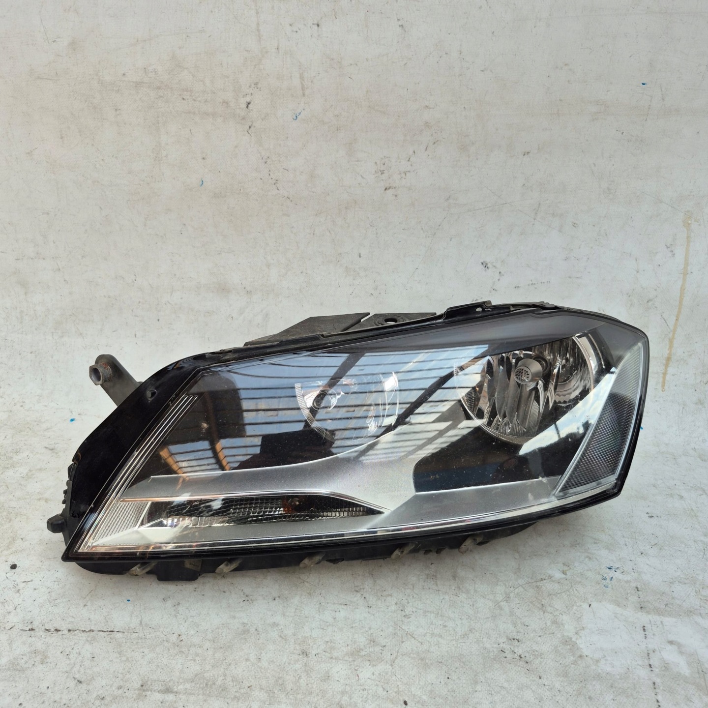 VW PASSAT B7 10-14 light front front left