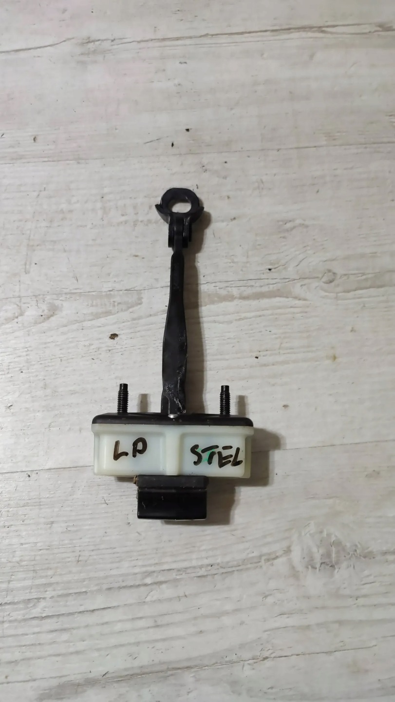 Alfa Romeo Stelvio 2021 limiter door left front