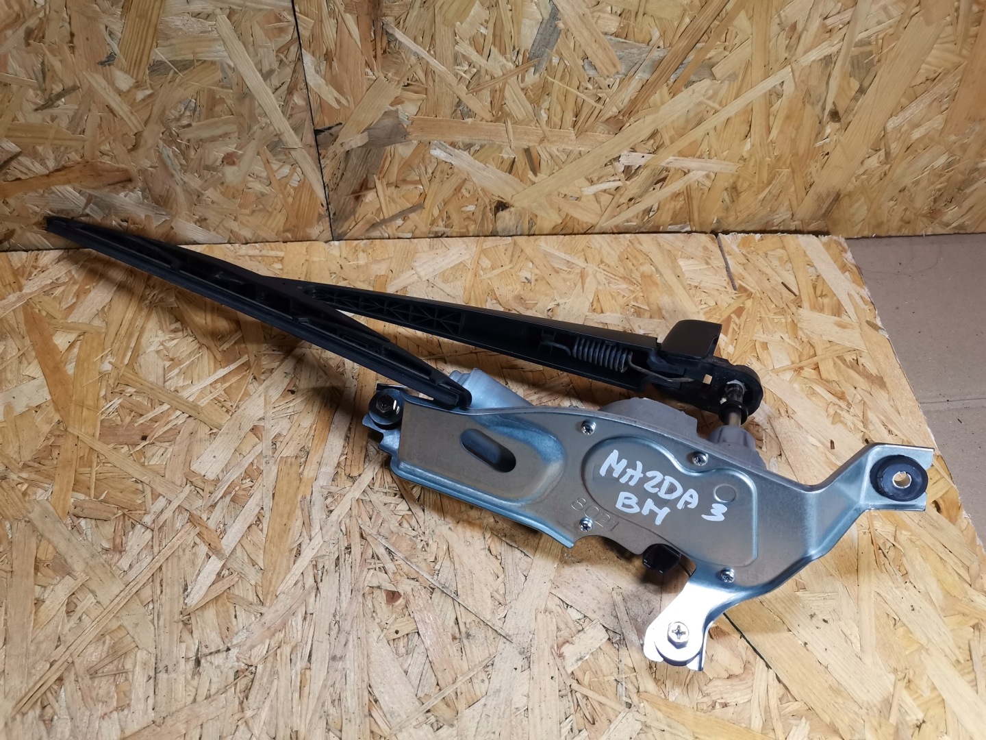 Gestänge Motor des Scheibenwischers heck MAZDA 3 BM 13-16 HB