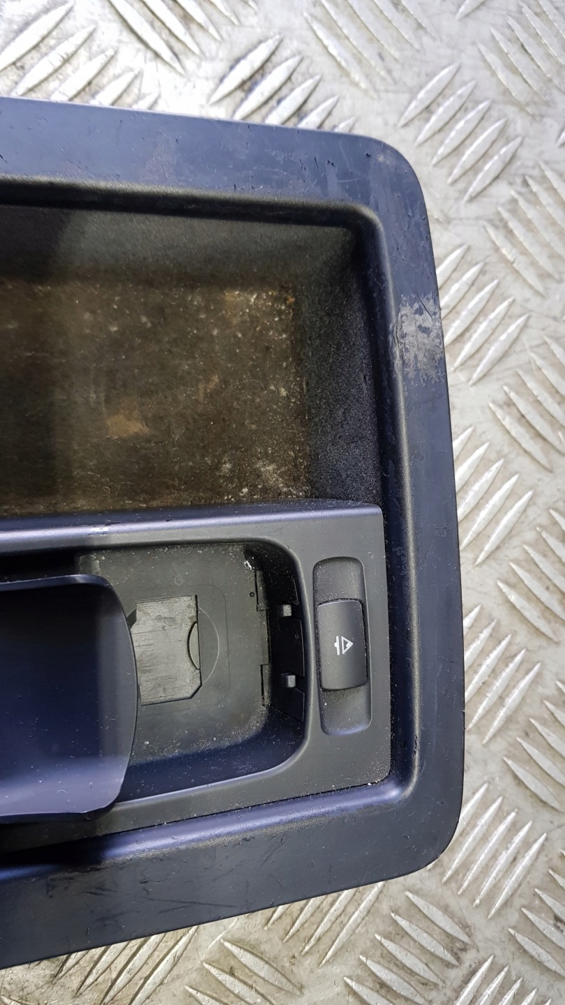 AUDI A8 D3 Grundlage TELEFONU Halter 4E0863075
