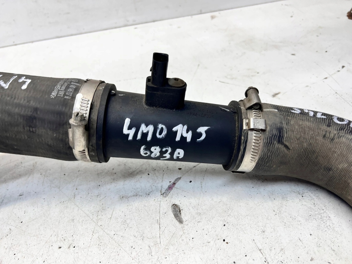 trouba hadice intercoolera AUDI Q7 4M 4M0145683A 4M0145737M