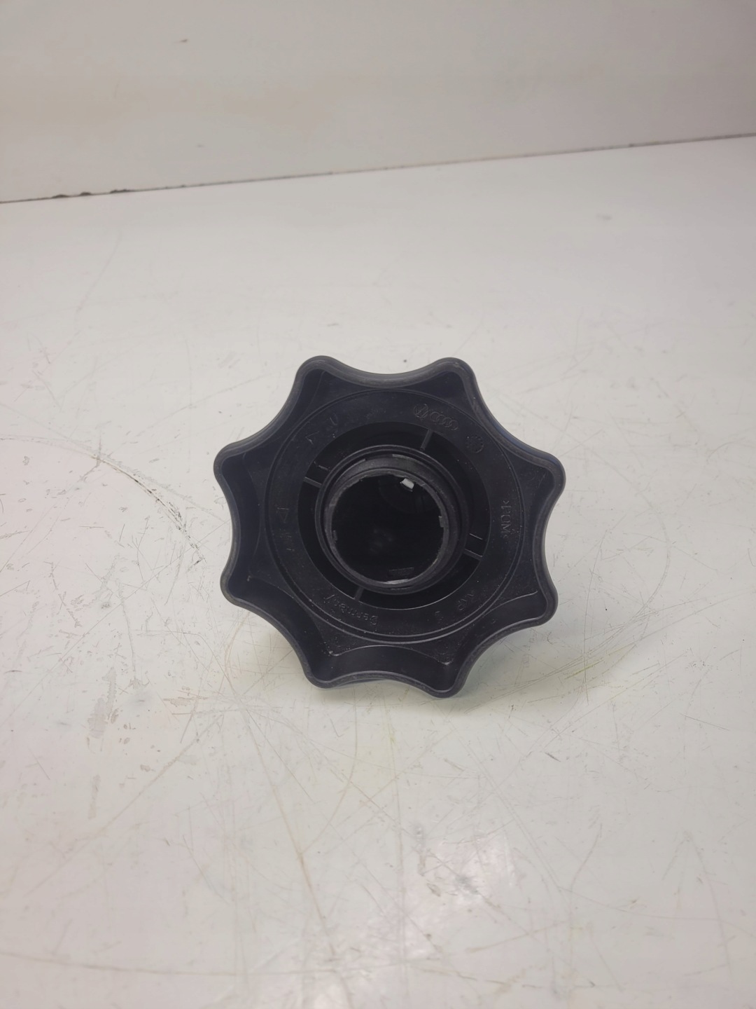 VIS ROUES DE LA ROUE DE SECOURS AUDI Q7 4L 7L8601347
