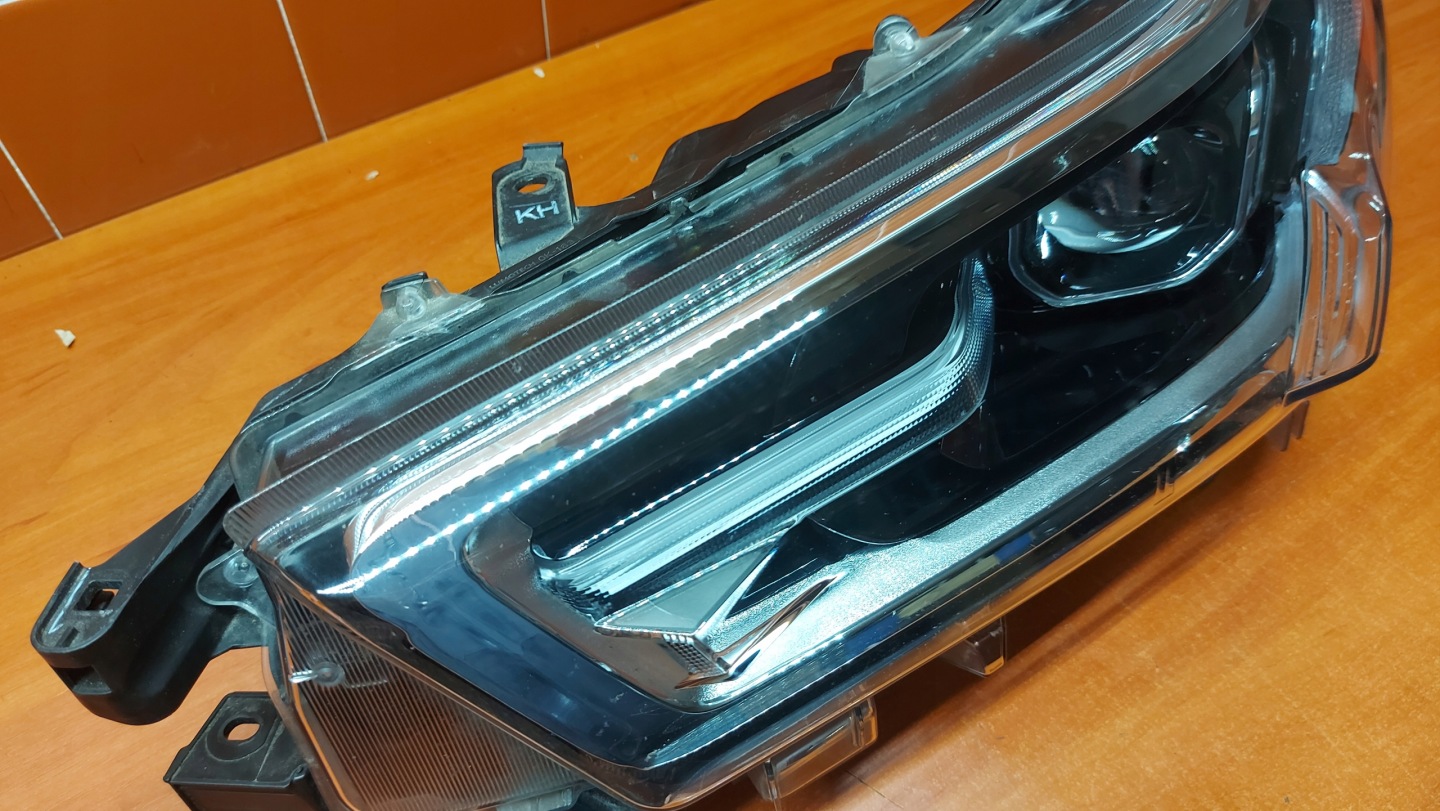 REFLEKTOR light left left front TOYOTA HILUX VIII 20