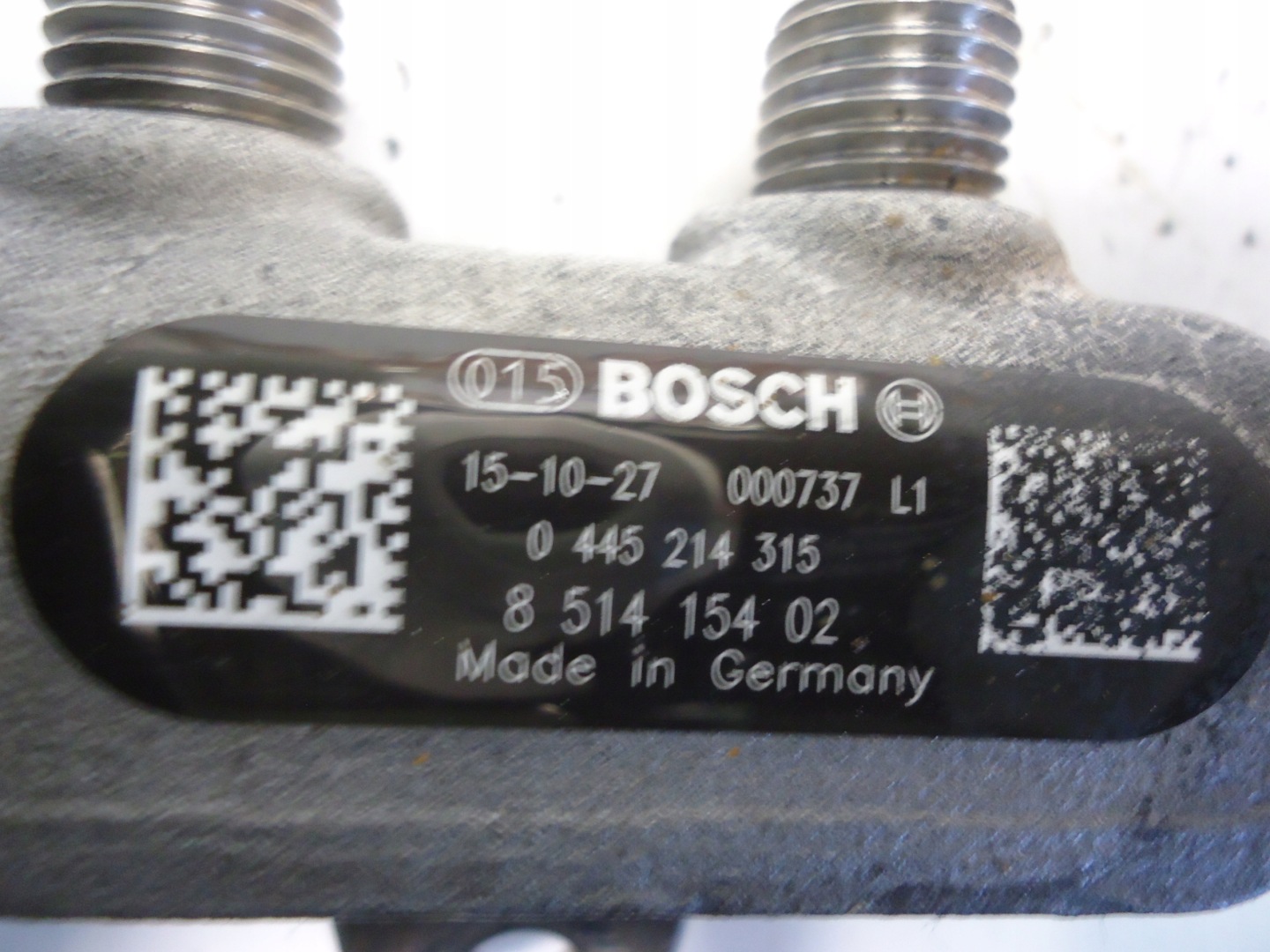 BMW 3 E90 2.0D N47D20A injection ramp 0445214315 sensor 0281002949
