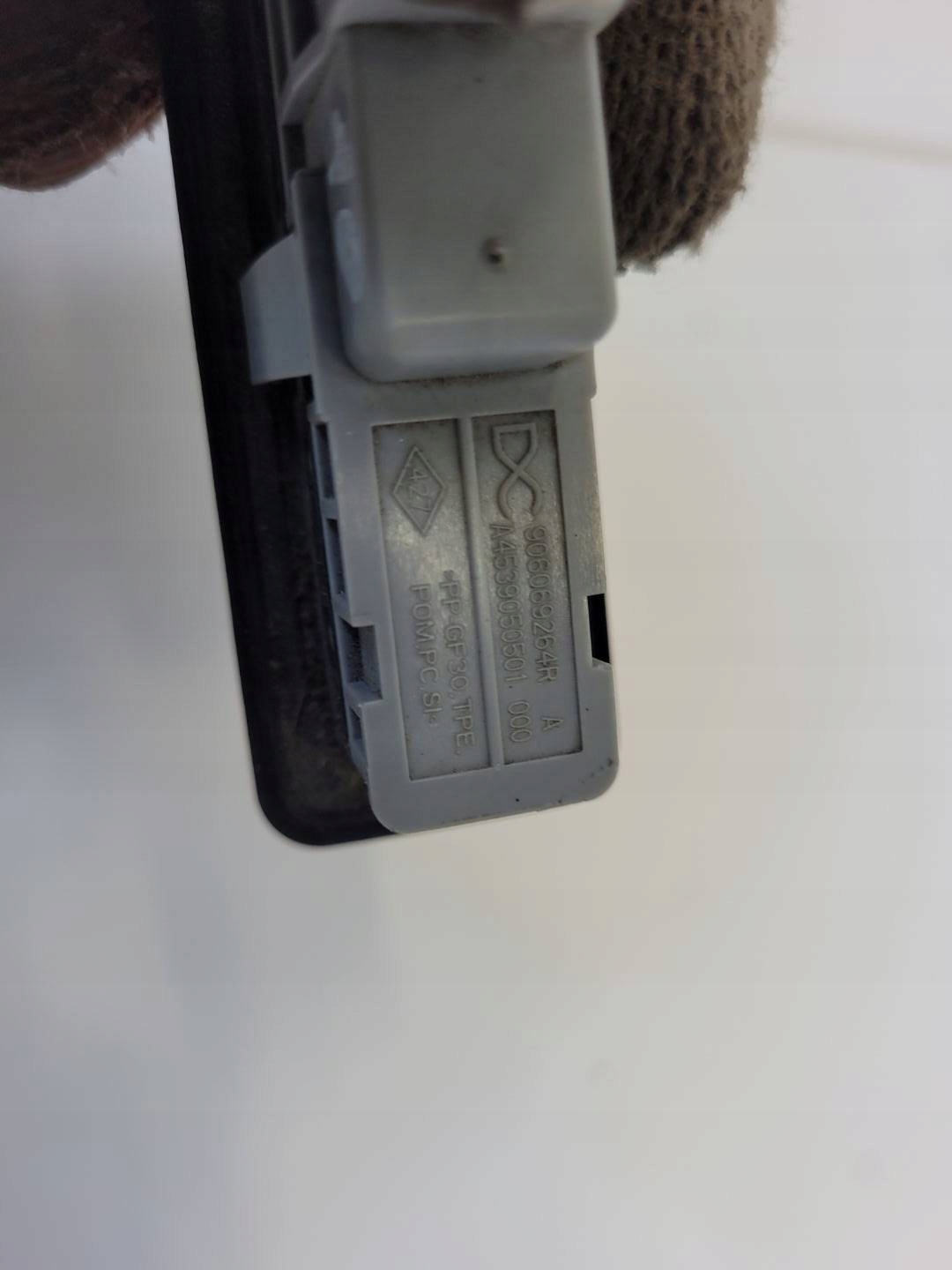 Bouton pour l’ouverture du capot Renault Megane 4 2018 906069264R