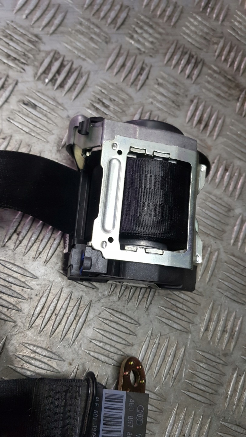 AUDI A8 D3 Gurten Sicherheits mitte 4e0857807a