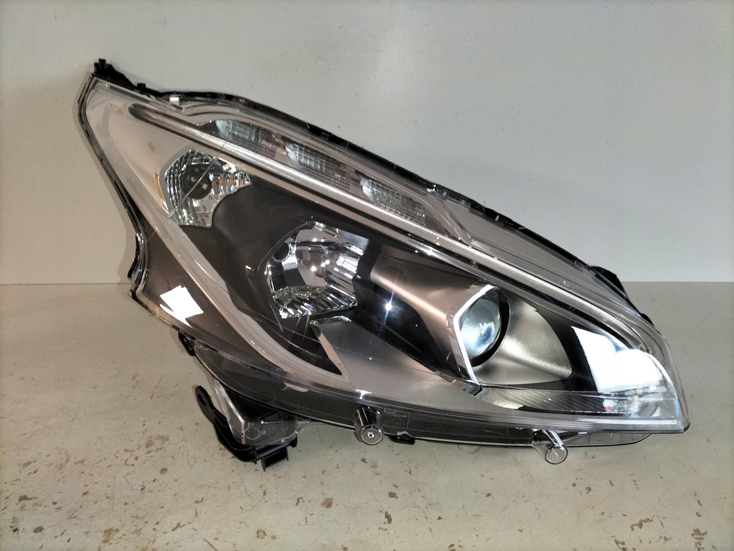 light front reflektor right PEUGEOT 208 LIFT 15-19