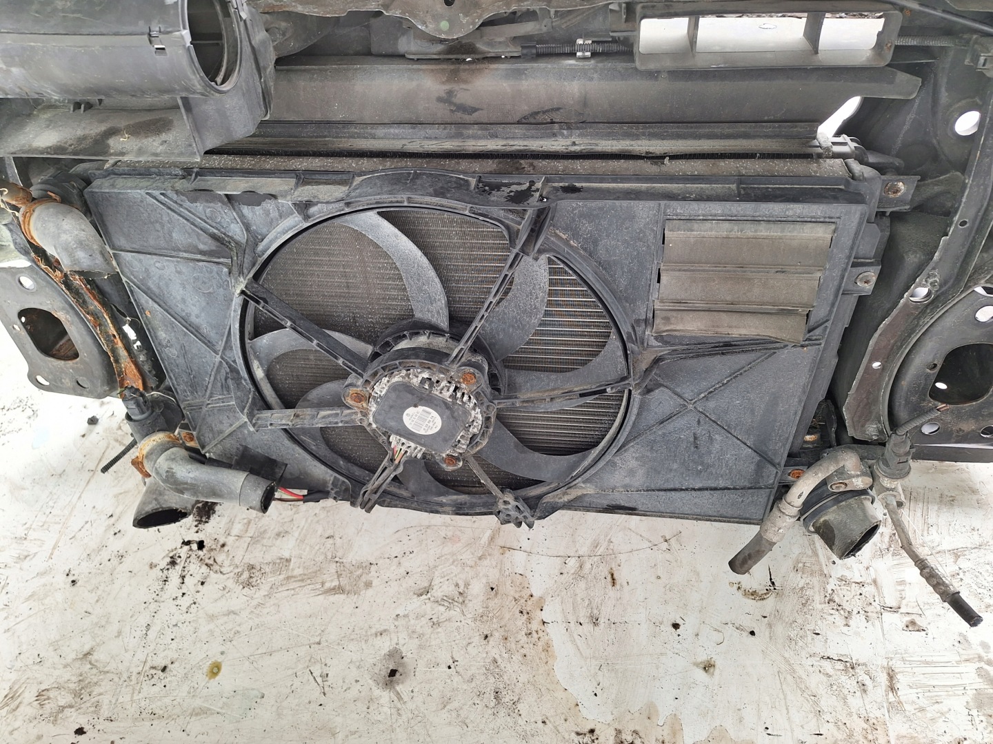 VOLKSWAGEN TOURAN and LIFT 06-10 support panel for radiators TDI
