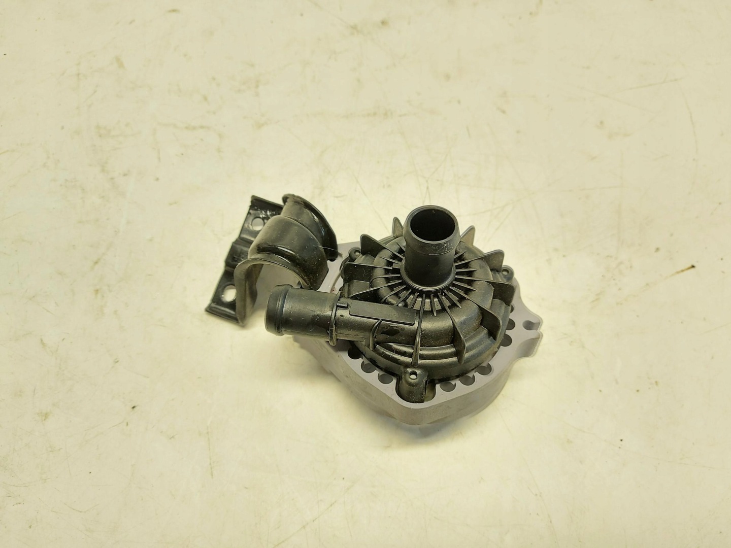 Ford Explorer Capri VII R2KB water pump electrical 1EA965567P