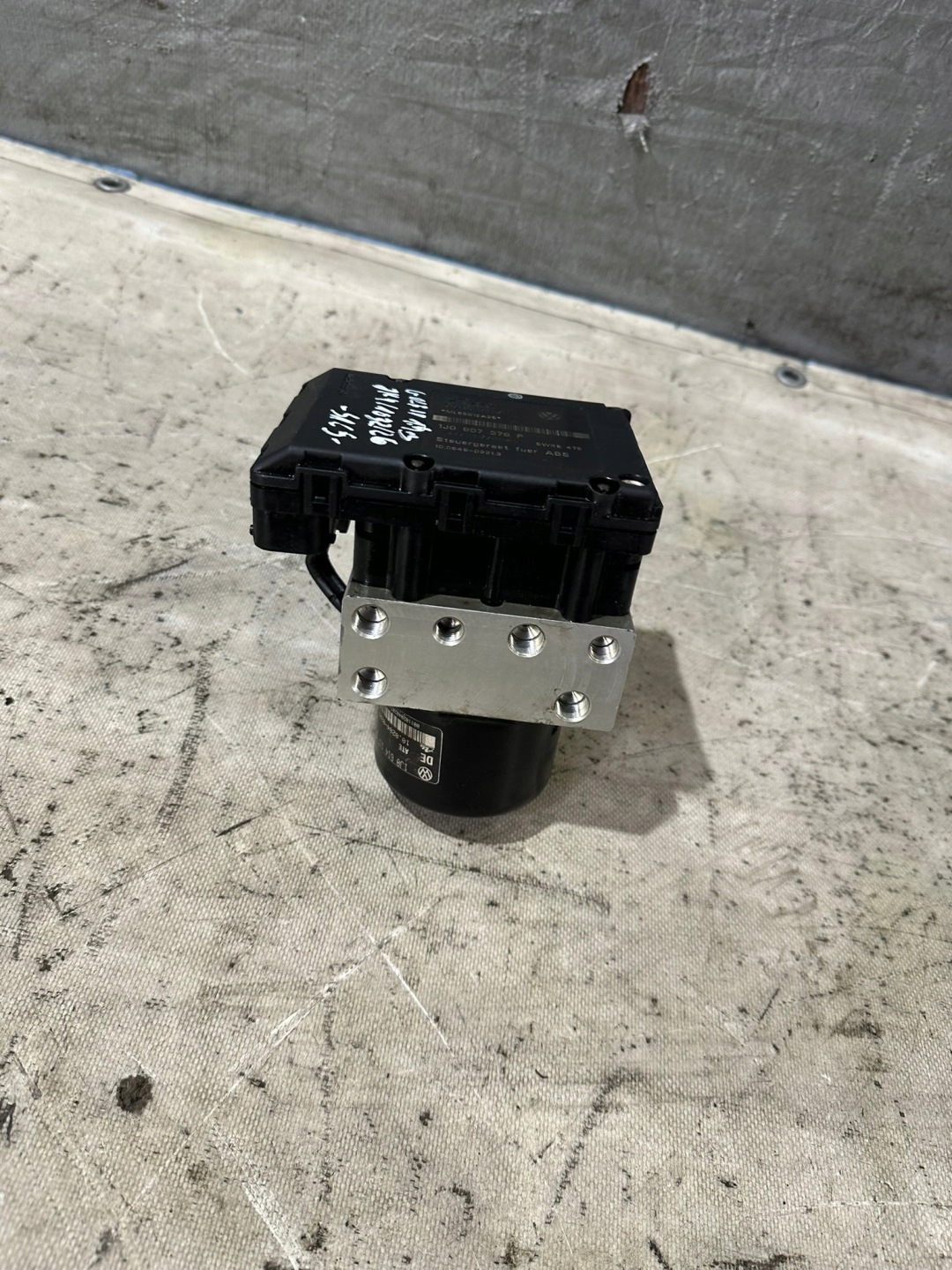 Pompe ABS VOLKSWAGEN VW GOLF IV 1.4B 1J0907379P